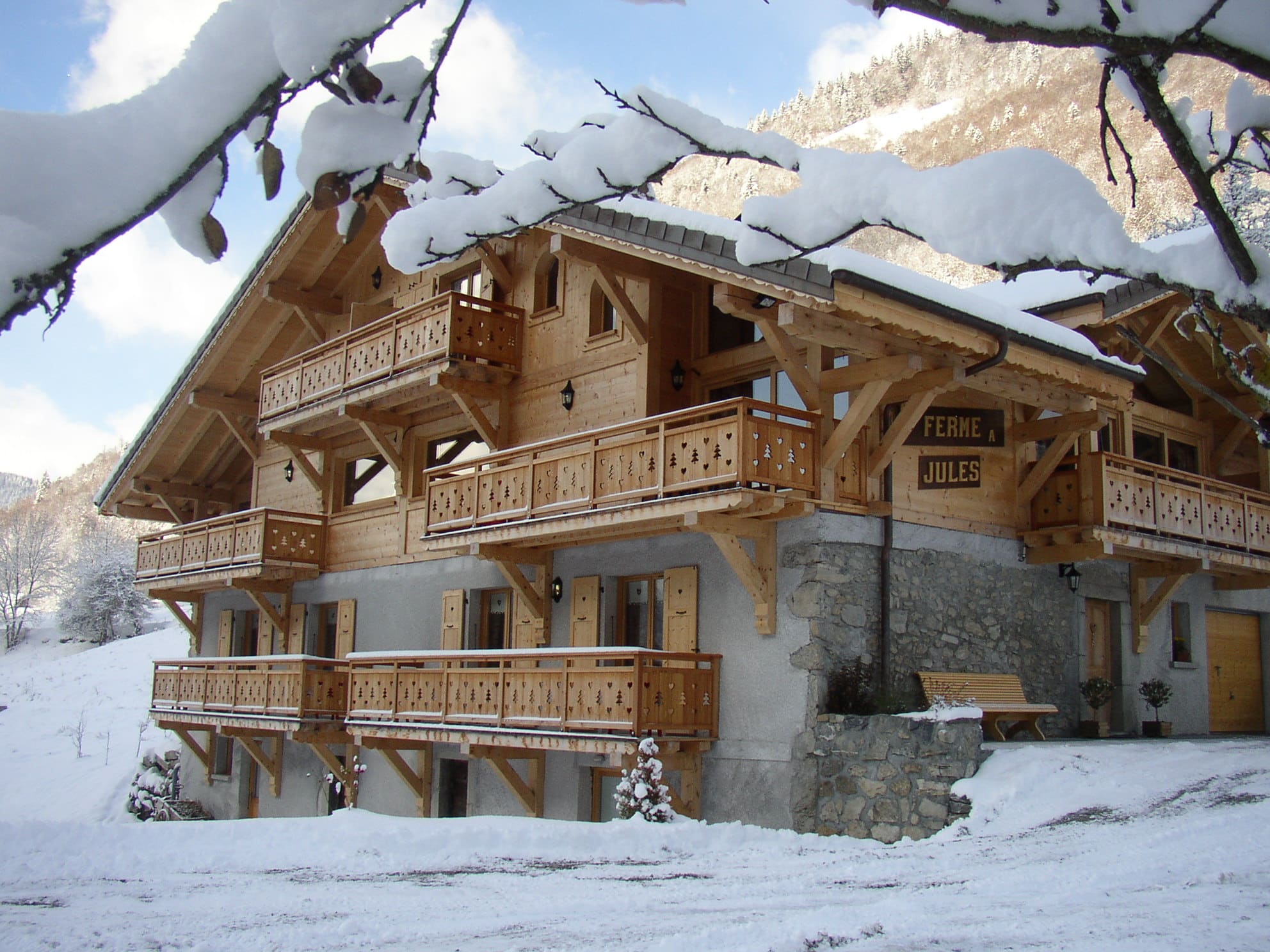 Large Group Ski Chalets in Morzine, France - AliKats